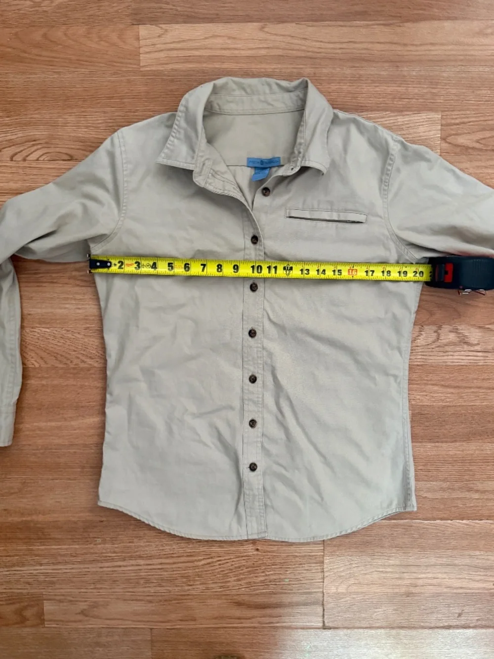 Duluth Trading Co. Women's Long Sleeve Work Shirt - Khaki/Sand - Size M - Picture 2 of 9